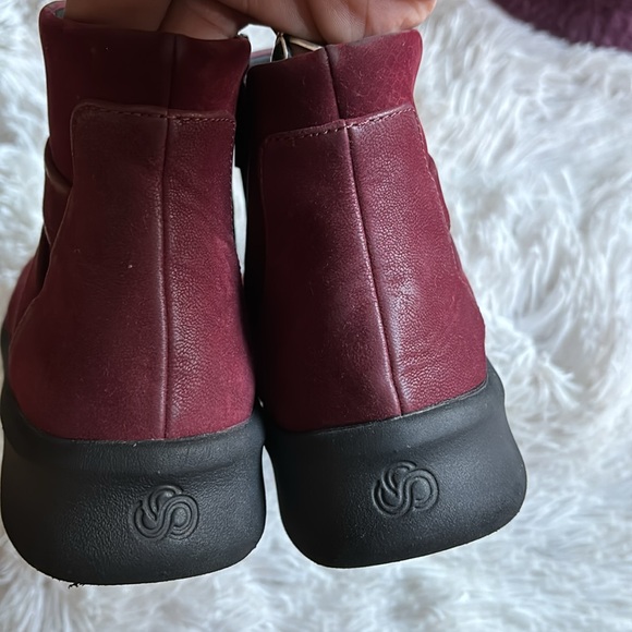 Burgundy leather suede booties casual Cloud Steppers by Clark’s, Sz 10 - Picture 11 of 13